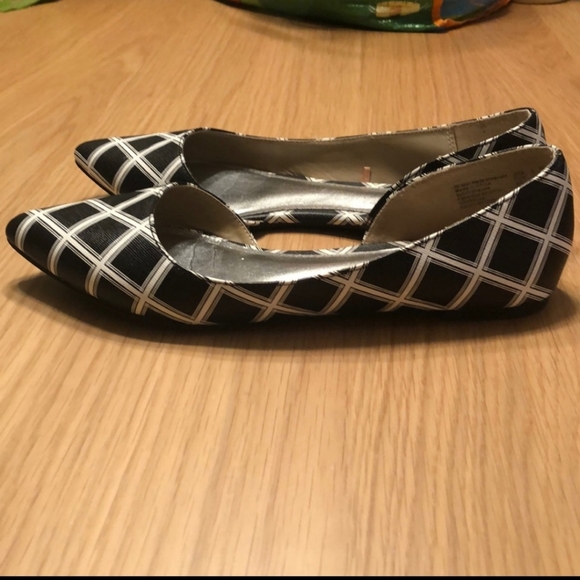 Black and White flats🖤 - Picture 4 of 4